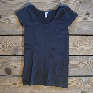 Lizard Thicket Women's Charcoal Short Sleeve Tee